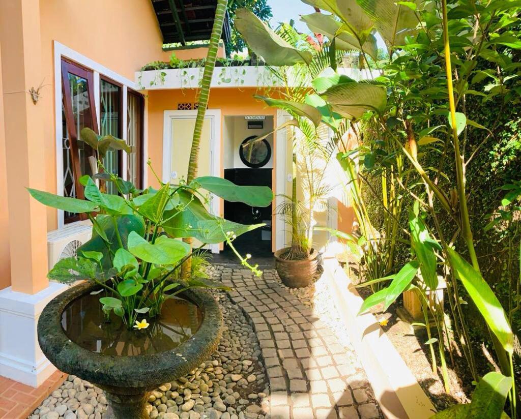 Giri'S Villa Jimbaran Унгасан Экстерьер фото