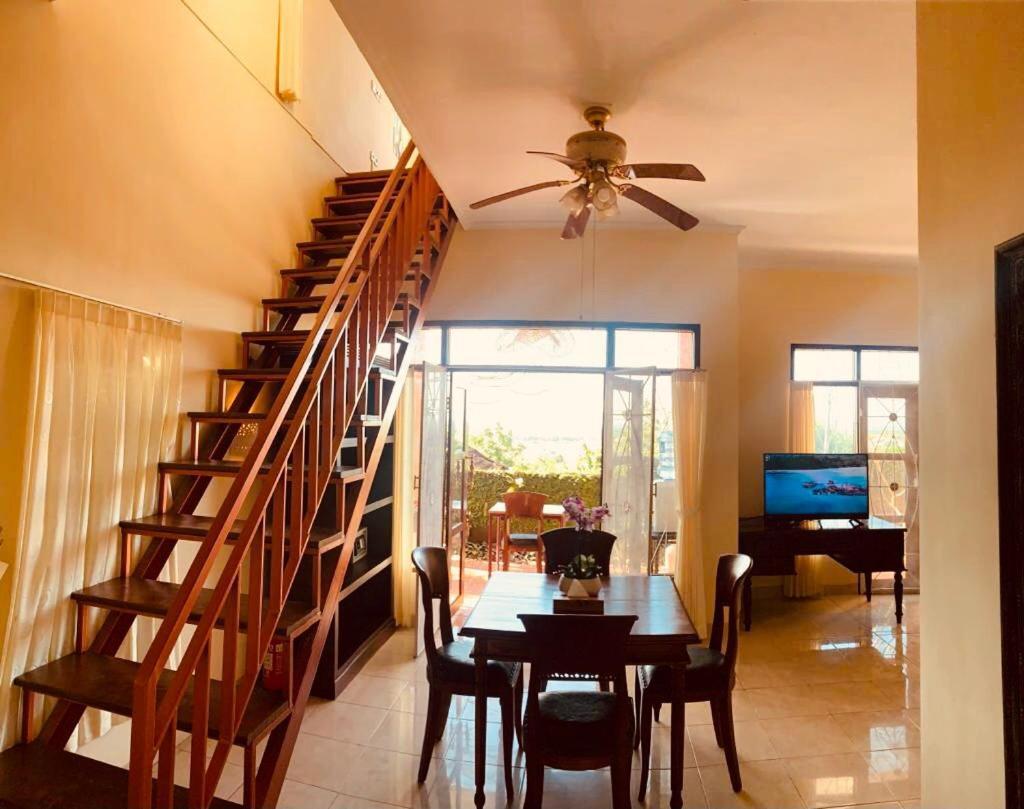 Giri'S Villa Jimbaran Унгасан Экстерьер фото
